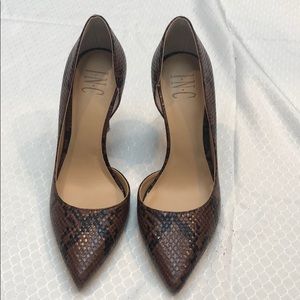 INC pumps. Snakeskin black and brown